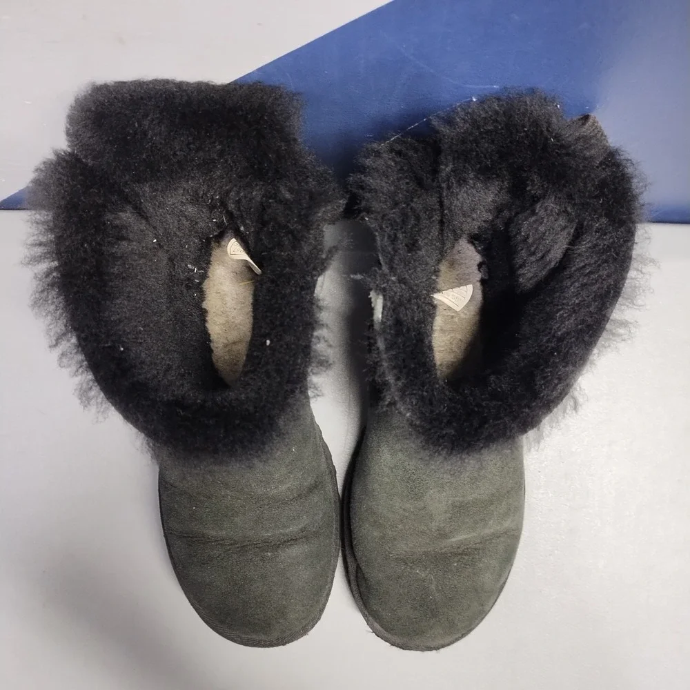 UGG Mini Bailey Bow Winter Snow Boots Womens US 6 Black Sheepskin Lined Comfort